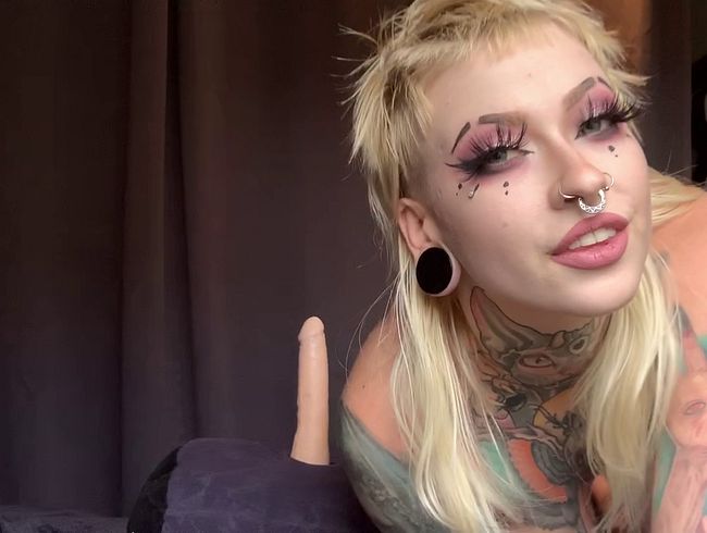 Micky-Bottenberg Porno Video: dil*o bis zum Orgasmus geritten!