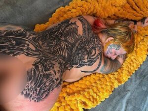 Micky-Bottenberg Porno Video: Gamergirl wird beim spielen gestört und zerfi**t!