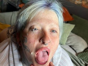 Micky-Bottenberg Porno Video: Gesichtsbesa**ng! Voll auf die Augen gespri**t!