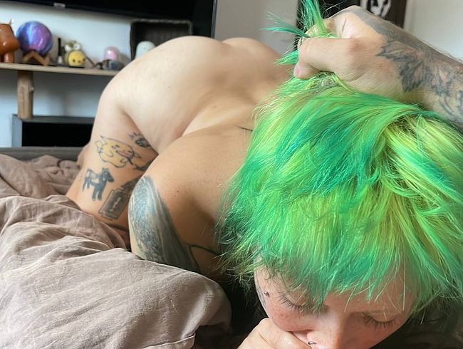 Micky-Bottenberg Porno Video: Goth Schlampe nimmt deinen schw**z so tief es geht in ihrem hungrigen Mund