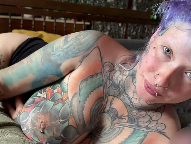 Micky-Bottenberg Porno Video: Lila Haare und schw**zhungrig! So blä** es sich geil!