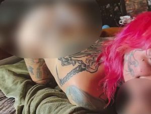 Micky-Bottenberg Porno Video: Tattoo Schlampe saugt am schw**z und schl**kt die ganze geile Sahne