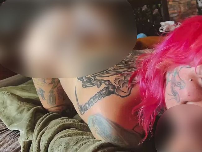 Micky-Bottenberg Porno Video: Tattoo Schlampe saugt am schw**z und schl**kt die ganze geile Sahne