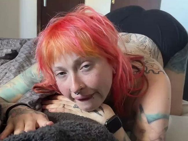 Micky-Bottenberg Porno Video: Tattoohur* lut**ht deinen schw**z bis du ihr alles in die Maulfo**e spri**t.